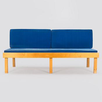 Soffbänk, modell E1295, design Arteks ritkontor, för O.Y Huonekalu-ja Rakennustyötehdas A.B. 1957.