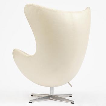 Arne Jacobsen, an "Egg" armchair, Fritz Hansen, Denmark, 2006.