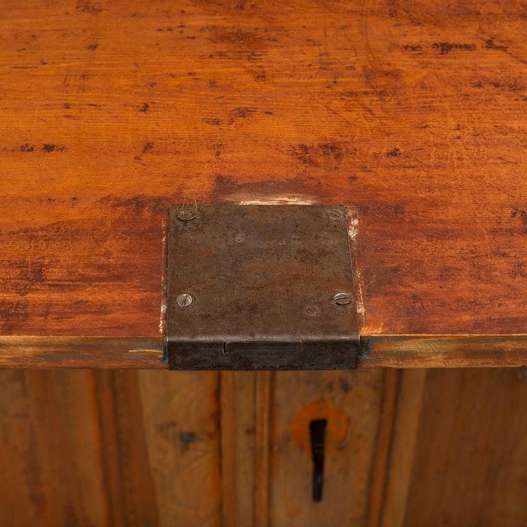 a painted wooden cabinet from the 19th century.