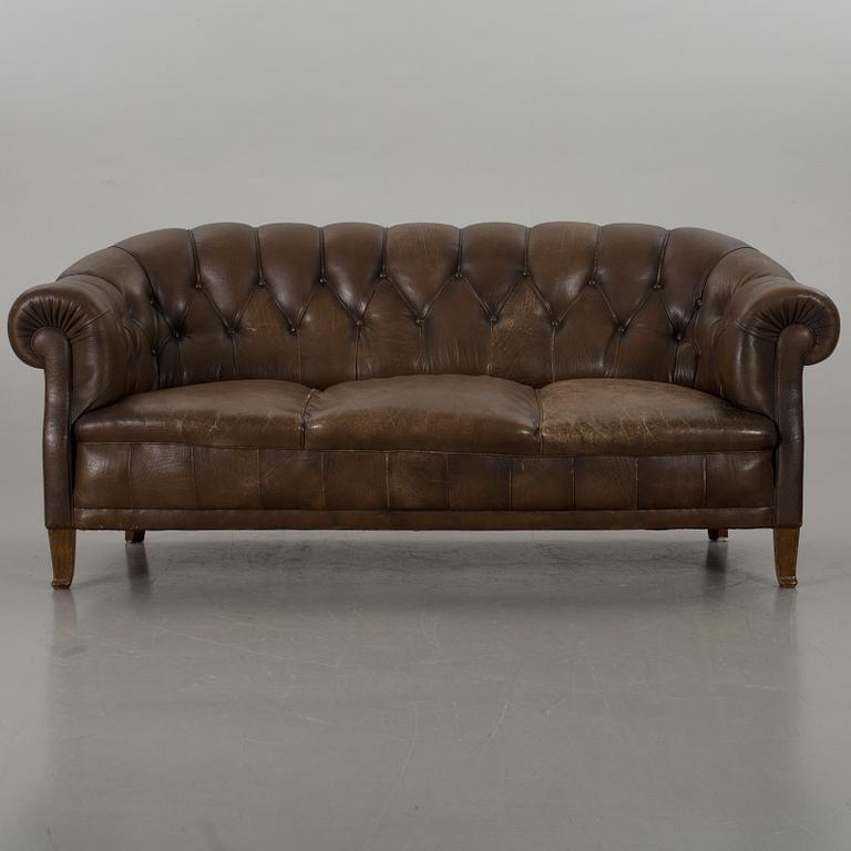 A CHESTERFIELD SOFA 20TH CENTURY.