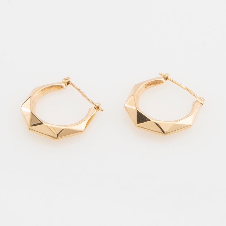 Earrings, a pair of 18K gold.