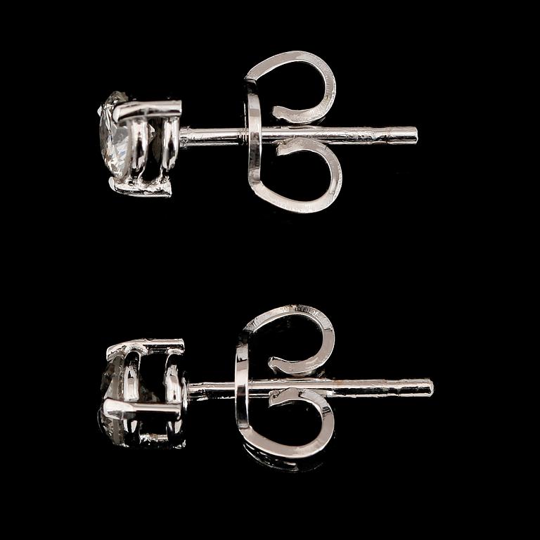 ÖRHÄNGEN, 1 par, 18K vitguld, briljantslipade diamanter tot ca 0.44 ct.