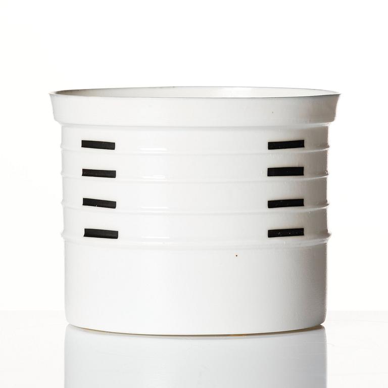 Bodil Manz, a porcelain vase, own studio, Denmark.