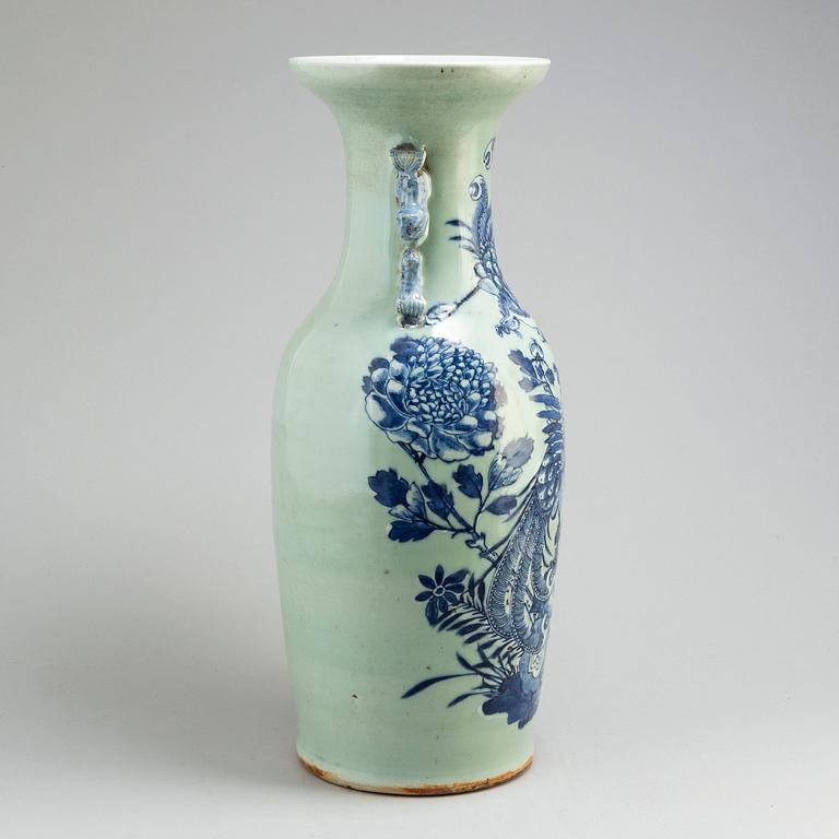 A large blue and white and celadon glazed vase, Qing dynasty, late 19th/early 20th century.