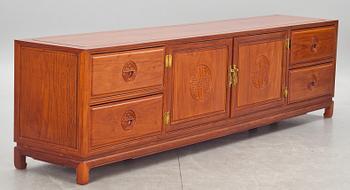 SIDEBOARD. Tillverkad i Kina för DUX.