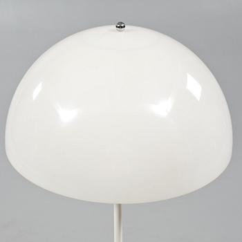 GOLVLAMPA, "Panthella", Verner Panton, Louis Poulsen, Danmark, formgiven 1971.