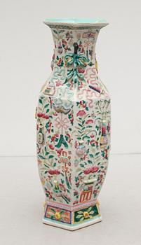 VAS, porslin, Kina, 1800-tal.