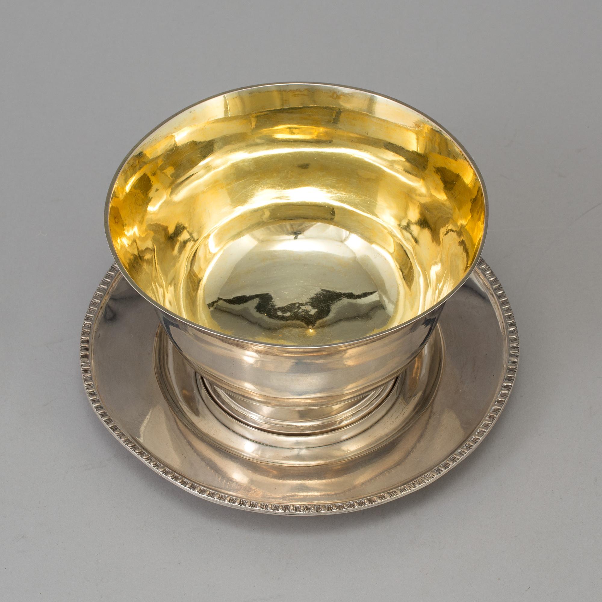 A silver saucepan and a plate, including Adolf Zethelius, Stockholm, 1827.