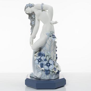 José Javier Malavia, figurine, "Pure Beauty", Lladró, Spain, 2006-2008.
