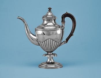 625. KAFFEKANNA, silver. Olof Robert Lundgren Åbo, mitten av 1800 t. Vikt 446 g.
