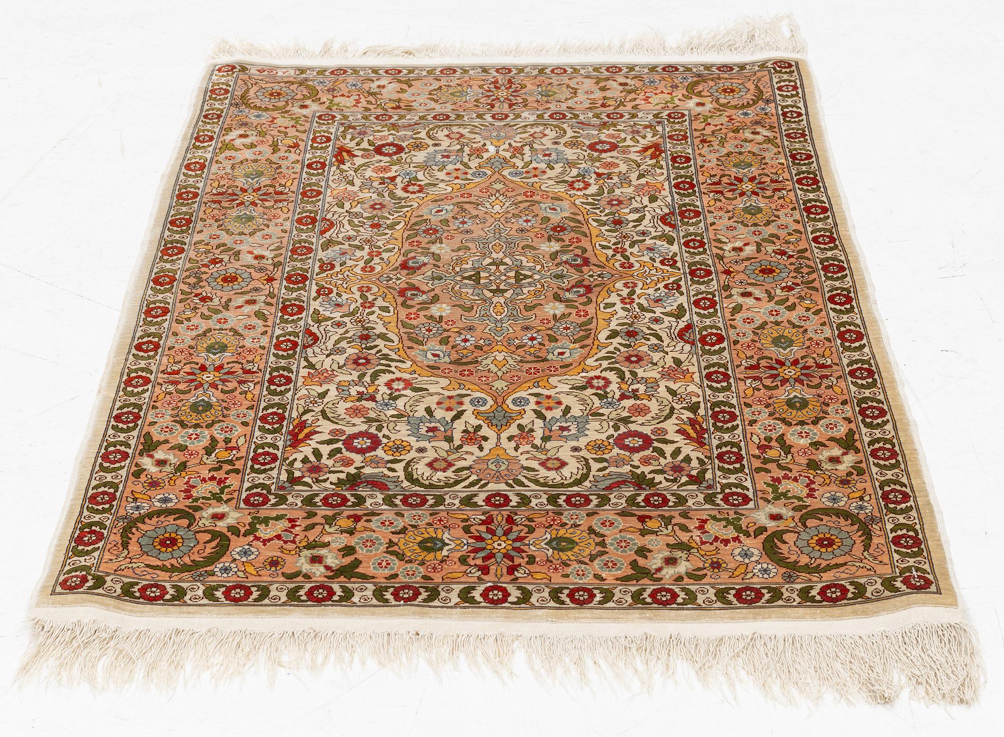 Matta, silke Hereke, ca 109 x 70 cm.