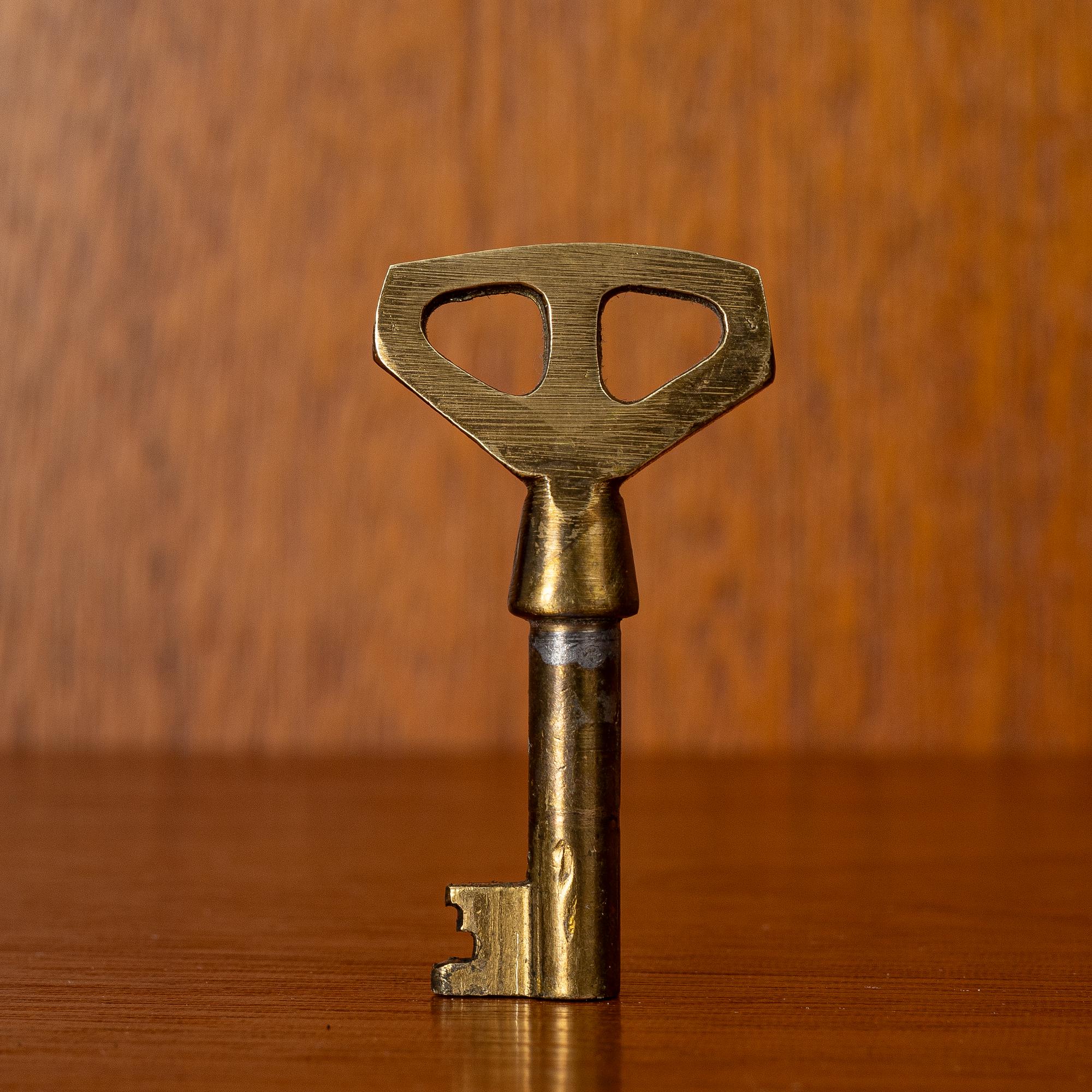 Carl Malmsten, a 'Undantaget' display cabinet, Carl Löfving & Söner, Tibro.