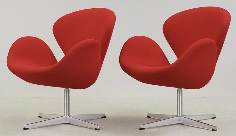 FÅTÖLJER, ett par, "Svanen", Arne Jacobsen, Fritz Hansen.