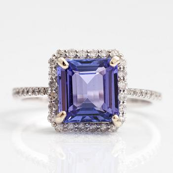 A 14K white gold ring with a ca. 2.50 ct tanzanite and ca. 0.25 ct of brilliant cut diamonds.