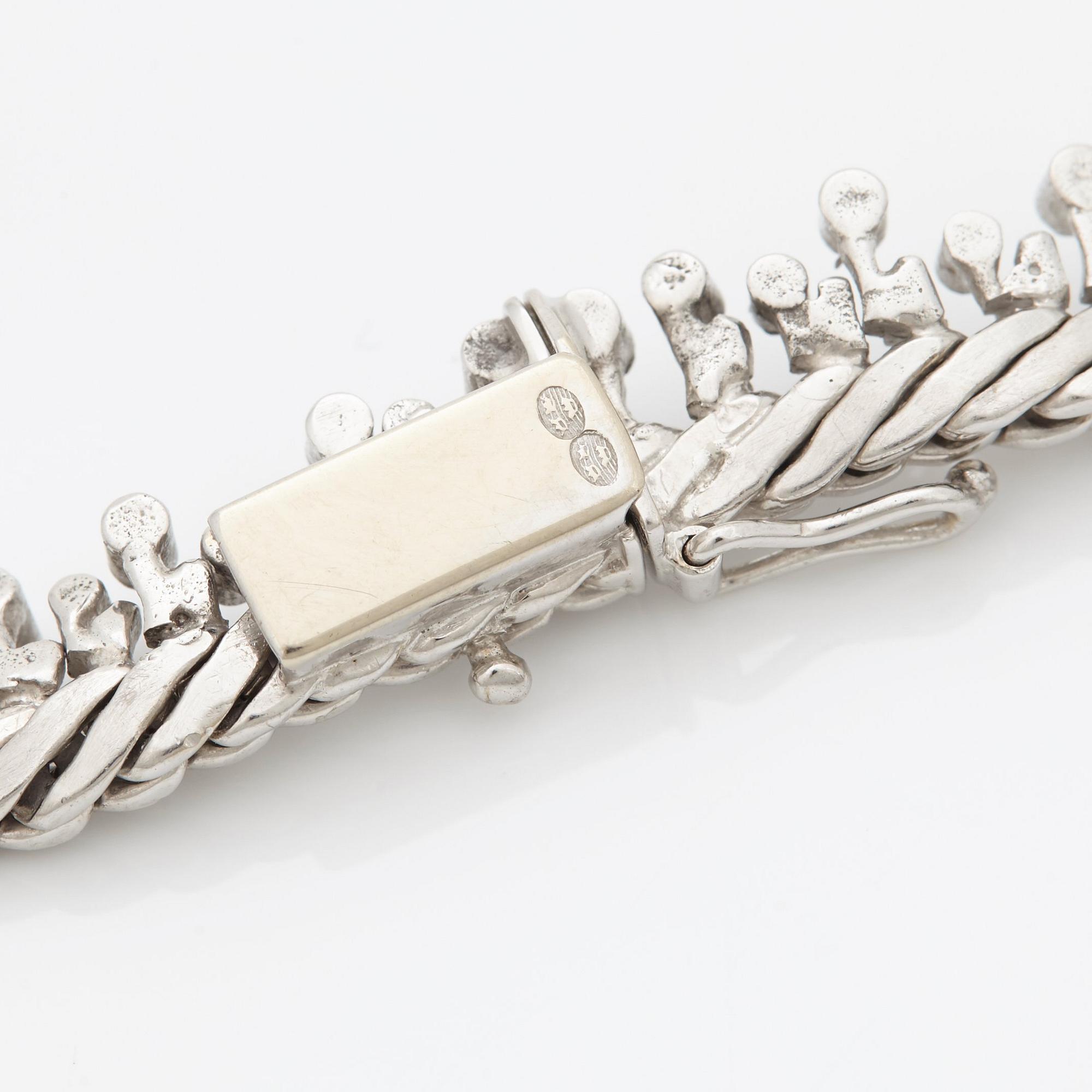 A NECKLACE.