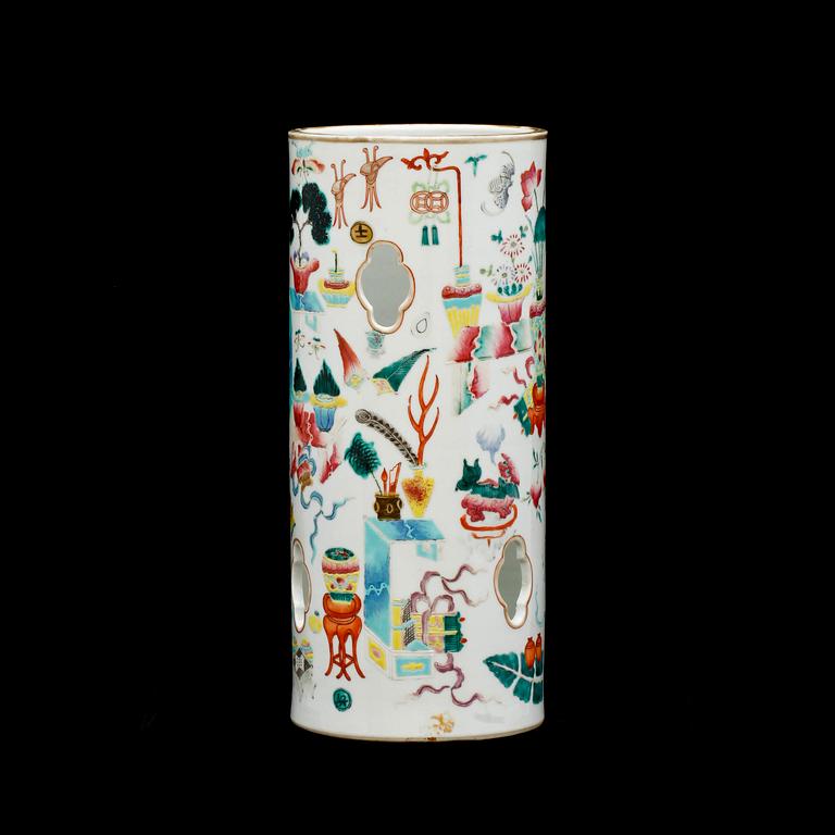 PERUKVAS, porslin, Kina omkring 1900.