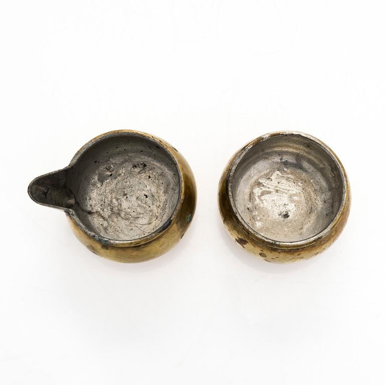 Maija Heikinheimo, a set of mid 20th century brass creamer and sugar bowl, Valaistustyö for Artek.