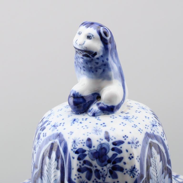 LOCKURNA, fajans, möjligen Delft, 1900-talets första hälft.