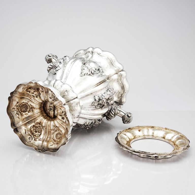 An Austria-Hungary 19th century silver champagne cooler, maker's mark FT, Vienna 1844.