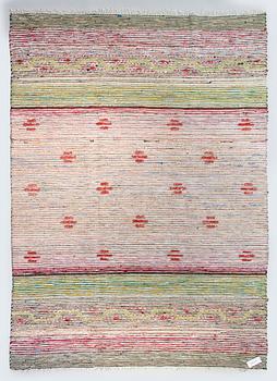 A 1930's Finnish rag rug. Circa 275 x 198 cm.