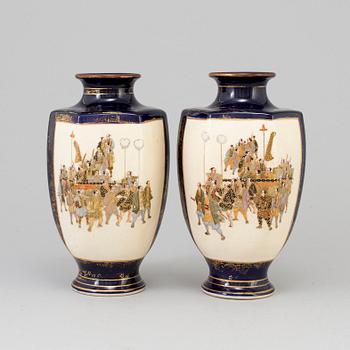 A pair of Japanese satsuma vases, Meiji period, early 20th Century.