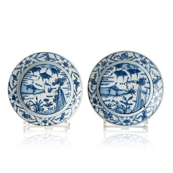 1045. Two blue and white plates, Ming dynasty, Tianqi (1621-27).