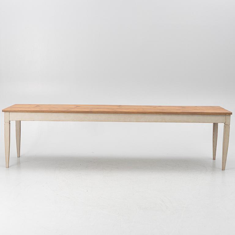 Matbord, samtida tillverkning.