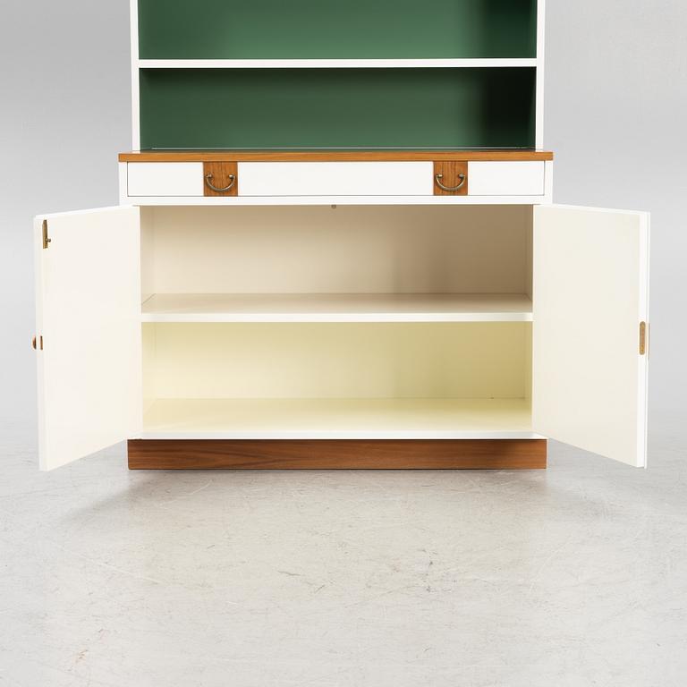 Josef Frank, a model "B2255" bookshelf, Firma Svenskt Tenn, post 1985.