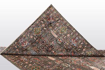 A rug, Zieglar design, ca 244 x 180 cm.