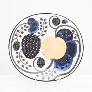 Birger Kaipiainen, A decorative porcelain dish, 'Elegance/5', numbered 183. Pro Arte, Arabia.