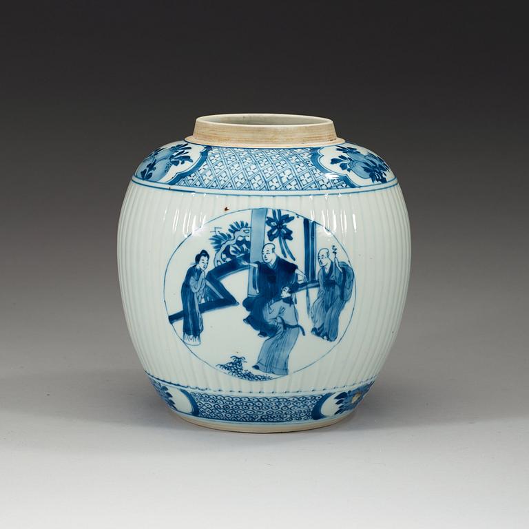 A blue and white jar, Qing dynasty, Kangxi (1662-1722).