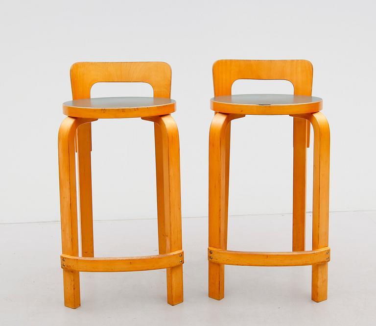BARPALLAR, 1 par, "NV45", Alvar Alto, för Artek, Finland, 1900-talets första hälft.