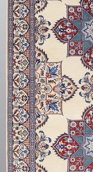 A part silk Nain runner, part silk, so-called 9LAA, approx. 300 x 99 cm.