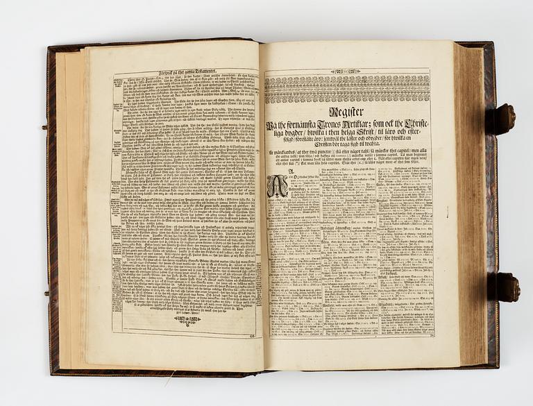 Karl XII:s bibel. "Biblia, thet är all then heliga skrift på swensko, efter Konung Carl then tolftes befalning, .".