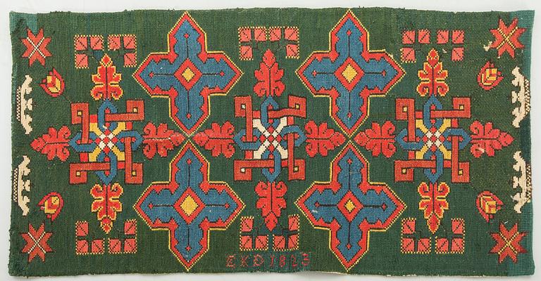 AGEDYNA (Åkdyna), twistsöm/korsstygn, Skåne, monogram EKD, daterad 1823. Ca 107 x 55,5 cm.