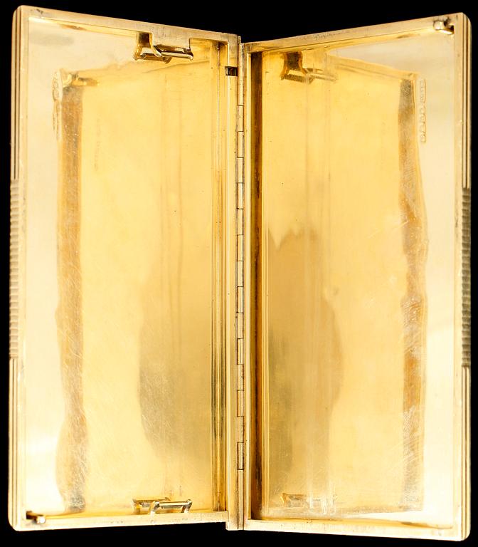 CIGARETTETUI, guld 18k, E. Silver & Co, London 1948. Vikt ca 269 gram.