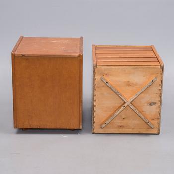 HURTSAR, ett par, "Domus" Ilmari Tapiovaara. Modellen formgiven 1951.
