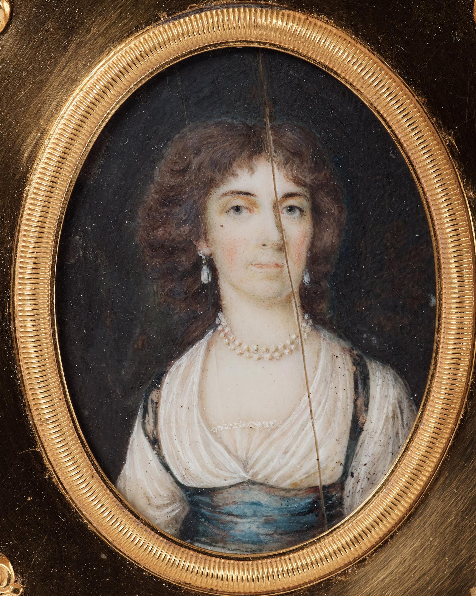 Unknown artist 18th Century. Miniature. Unsigned. Gouache on bone 6 x 4,5 cm (inc. frame  13,5 x 12 cm).