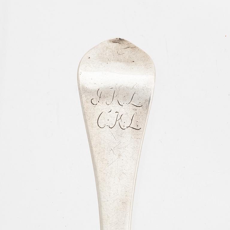 Ferdinand Sehl d ä, råttsvanssked, silver, Stockholm 1727.