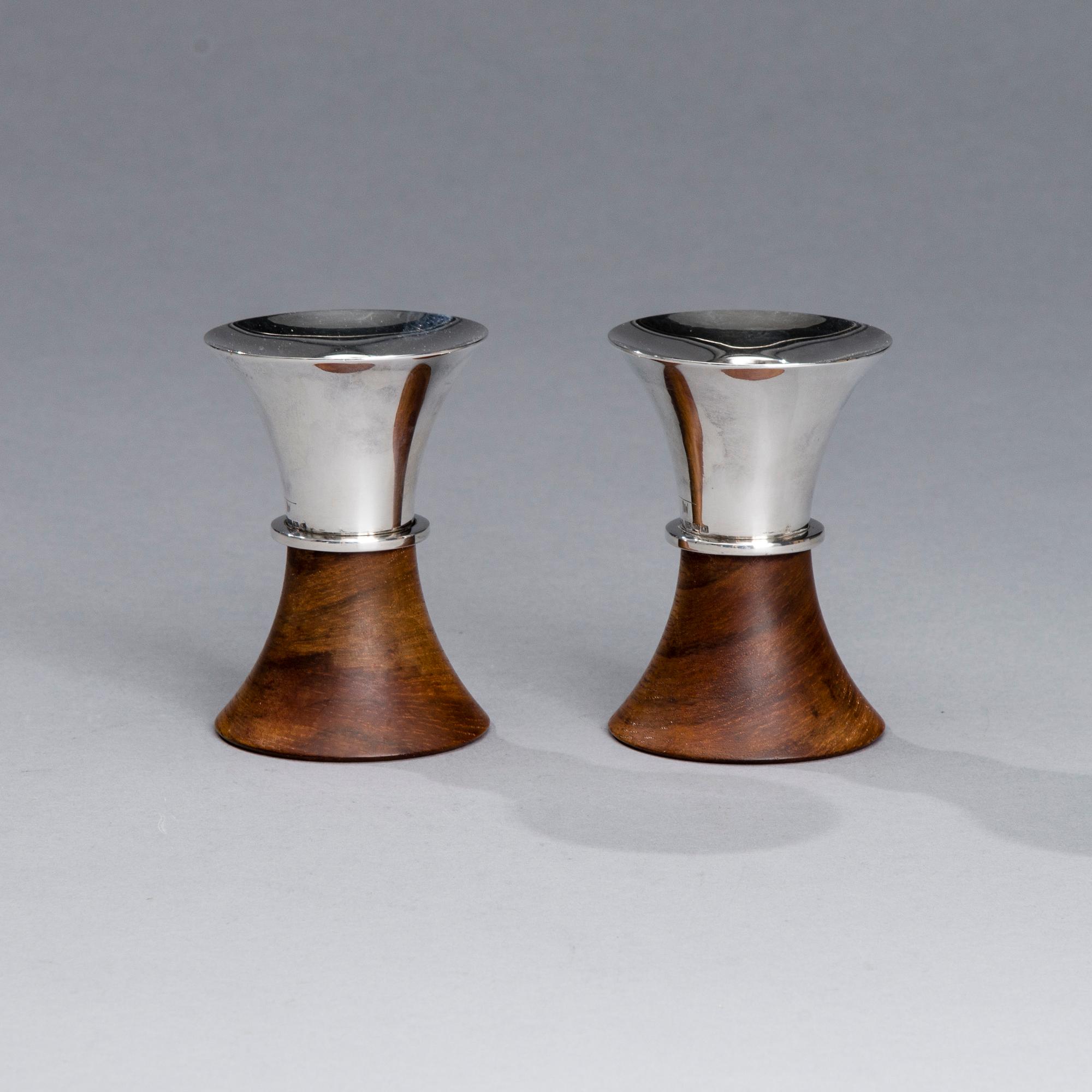LJUSSTAKAR, 2 st, silver och trä, Tapio Wirkkala, signerad TW, Kultakeskus, Tavasthus, 1961.