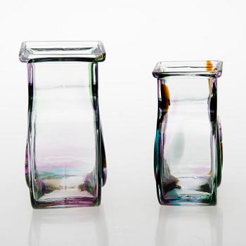 HELENA TYNELL, vaser, 2 st signerade Riihimäen Lasi Oy, Helena Tynell.