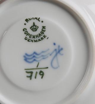 KAFFESERVIS, 38 delar, porslin, "Musselmalet", Royal Copenhagen.