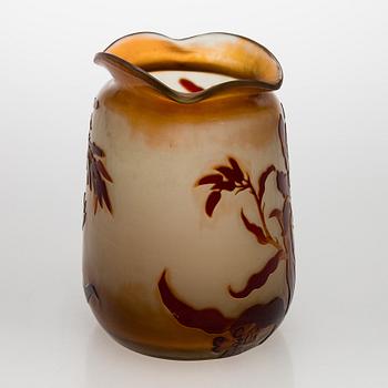 Emile Gallé, vas, överfågnsglas, signerad  E. Gallé, Frankrike, 1800-talets slut.