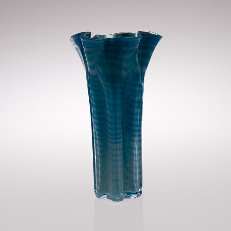 A glass vase signed Oiva Toikka Nuutajärvi Notsjö 1988.