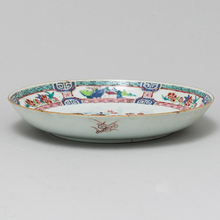 A famille rose export porcelain dish, Qing dynasty, 18th century.