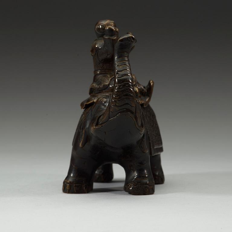 BEHÅLLARE med LOCK, brons. Qingdynastin, 1800-tal.