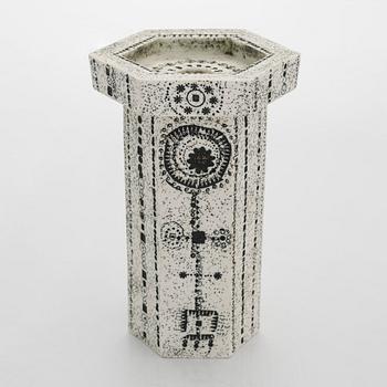 Rut Bryk, kynttilänjalka, kivitavaraa, signeerattu BRYK.