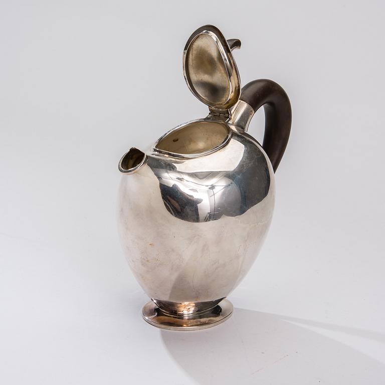 KAFFEKANNA, sterling silver, Hugo Grün & Co, Danmark, finska kontrollstämplar 1962. Vikt 410 g.