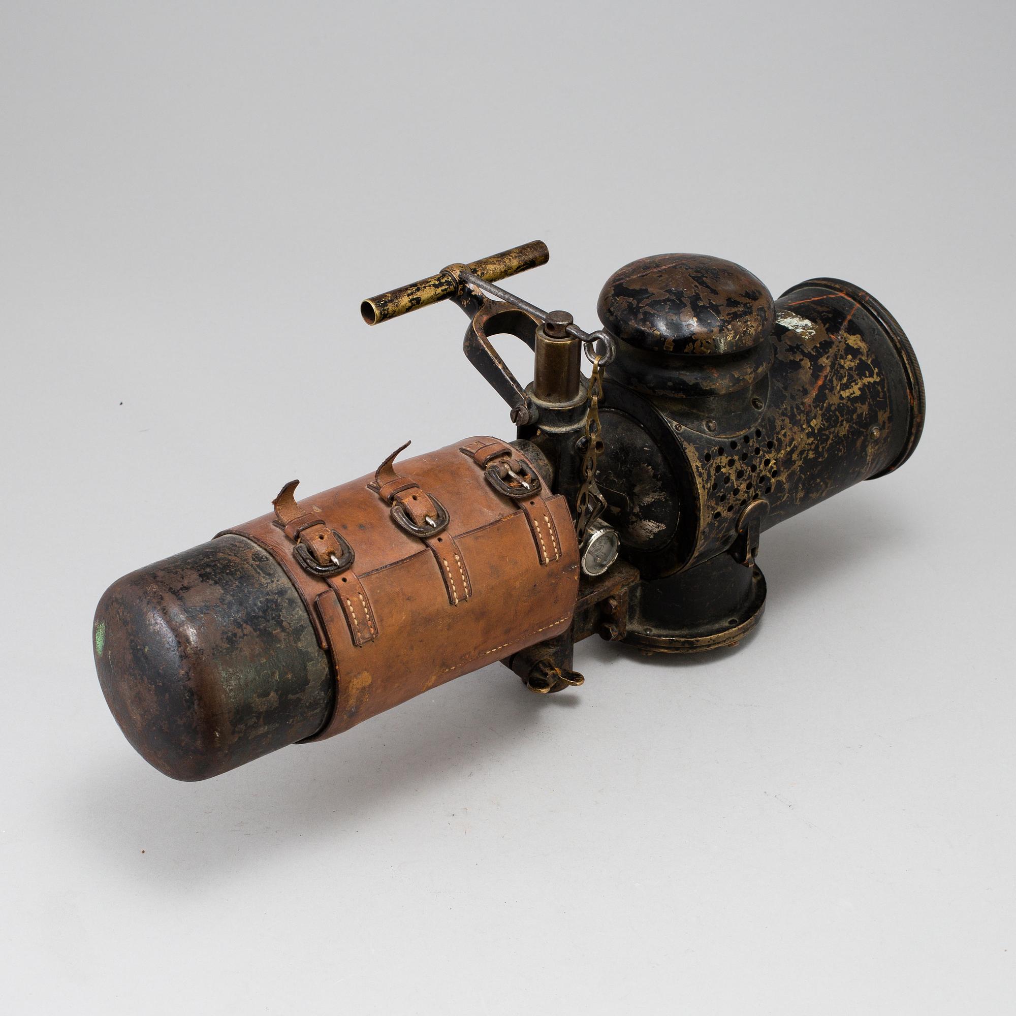 A morse signal lamp by AGA from around 1910.