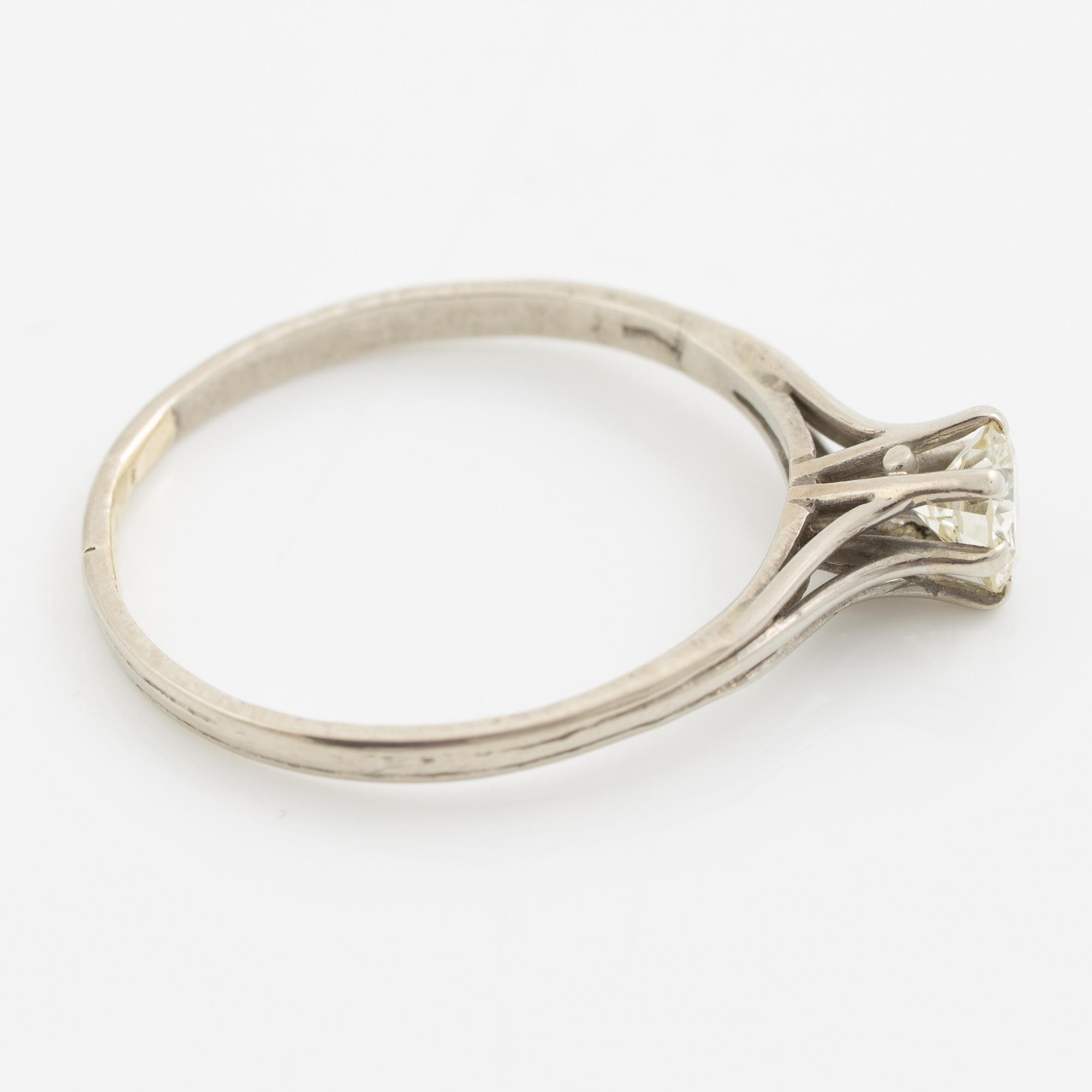 Ring, 18K white gold with brilliant-cut diamond.